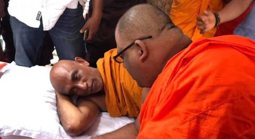 රතන හිමිට අසාධ්‍යයි! තව්ජිද් ජමාත් ත්‍රස්තයින්ට එරෙහි සටනට පණපොවන්න ඥානසාර හිමි වඩිති!(Video)