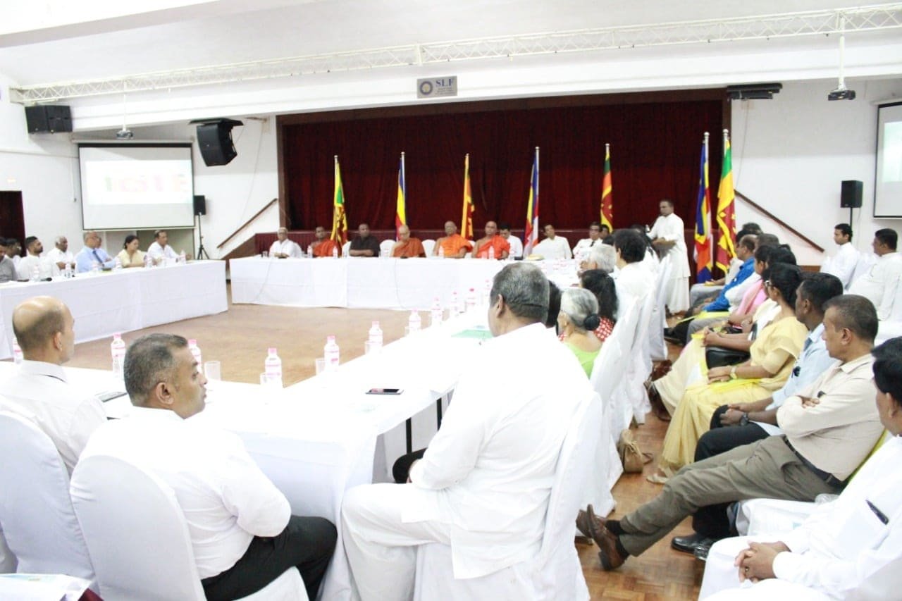 මෙරට සිංහල බෞද්ධ සංවිධාන සියල්ල එකම කාමරයක රහස් සාකච්ඡාවක්!