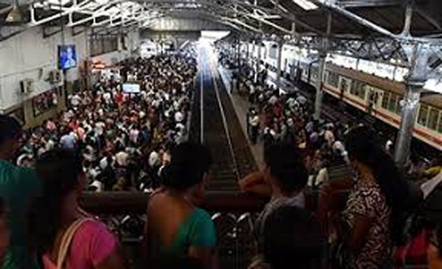 අර්ජුනගේ ගැසට් නොතකා නොතකා දුම්රිය සේවකයින් වර්ජනයේ