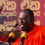 දරුවනේ, දැන්වත් තොපි පක්ෂ පාට පස්සේ නොයා රට ජාතිය ගැන සිතපල්ලා – දැය එක රොදකට නඟන මඟ ඥානසාර හිමි කියති (වීඩියෝ)