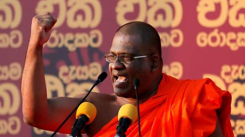 දරුවනේ, දැන්වත් තොපි පක්ෂ පාට පස්සේ නොයා රට ජාතිය ගැන සිතපල්ලා – දැය එක රොදකට නඟන මඟ ඥානසාර හිමි කියති (වීඩියෝ)