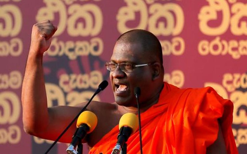 දරුවනේ, දැන්වත් තොපි පක්ෂ පාට පස්සේ නොයා රට ජාතිය ගැන සිතපල්ලා – දැය එක රොදකට නඟන මඟ ඥානසාර හිමි කියති (වීඩියෝ)