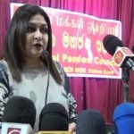 ජනතාවත්, පාක්ෂිකයාත් ගොනාට අන්දවමින් සජිත් එන පොට ගෑනිගෙන් පෙනෙයි – වෙන්ට ආර්යාව ජාතිය අමතයි – වීඩියෝ