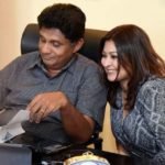 තම කල්ලියටත් හොරෙන් සජිත් තම වෙන්ට ආර්යාව සමඟ කරු හමුවෙන්න මහ රෑට රෑට යති