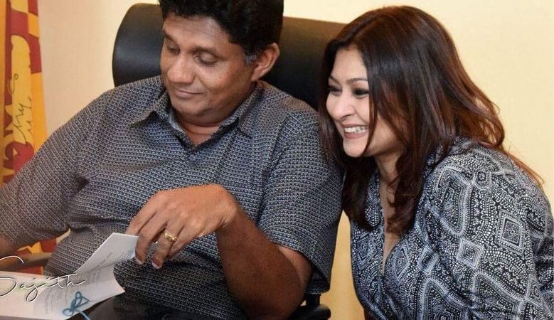 තම කල්ලියටත් හොරෙන් සජිත් තම වෙන්ට ආර්යාව සමඟ කරු හමුවෙන්න මහ රෑට රෑට යති
