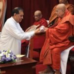 එජාපයේ ජනාධිපති අපේක්ෂකත්වය සඳහා වඩාත්ම සුදුසු කෙනා කරූ ජයසුරියයි – මහා සංඝරත්නයෙන් බලවත් ඉල්ලීමක්