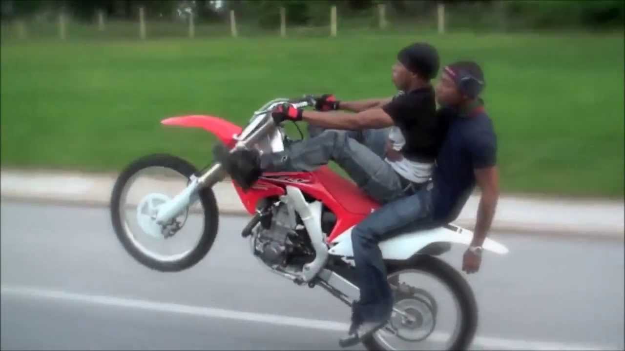 තනි රෝදයෙන් යතුරුපැදිය ධාවනය කළාට දඩය 50,000ක්‌