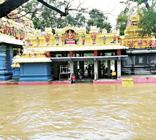 සෙල්ලකතරගම ගණදෙවි කෝවිල ජලයෙන් යටවෙයි..