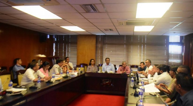 කට්ටිය සද්දෙට රඟන අස්සේ තිලංග සද්ද නැතිව වැඩකරන බුවෙක් වෙයි