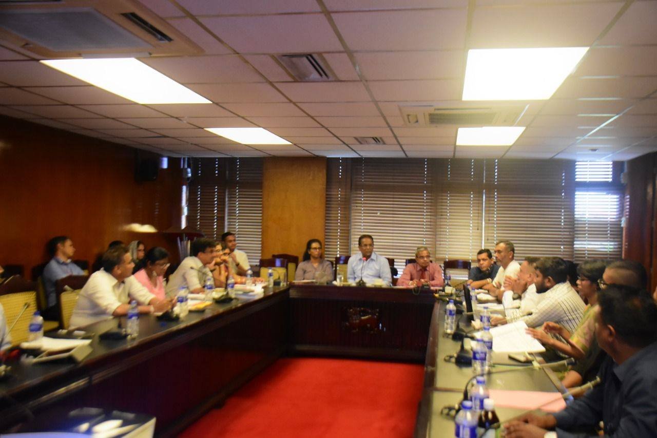 කට්ටිය සද්දෙට රඟන අස්සේ තිලංග සද්ද නැතිව වැඩකරන බුවෙක් වෙයි