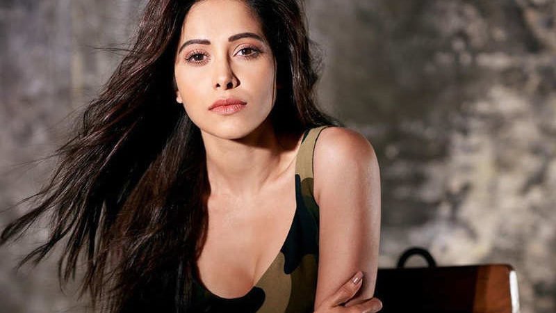 බොලිවුඩ් සුරූපිනියන් 10 දෙනෙක් හෙළි කරන ‘ලියන් සුරලියන් කරන රහස්’