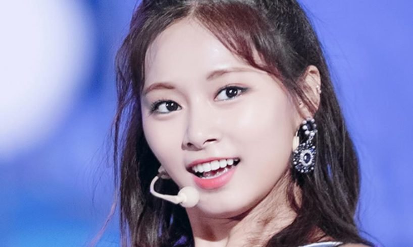 ලෝකයේ සුන්දරතම මුහුණ හිමි කාන්තාව