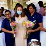 කොවිඩ් 19 වැළඳී රෝහල්ගතව ප්‍රතිකාර ලද චීන කාන්තාව රෝහලින් පිටව යයි