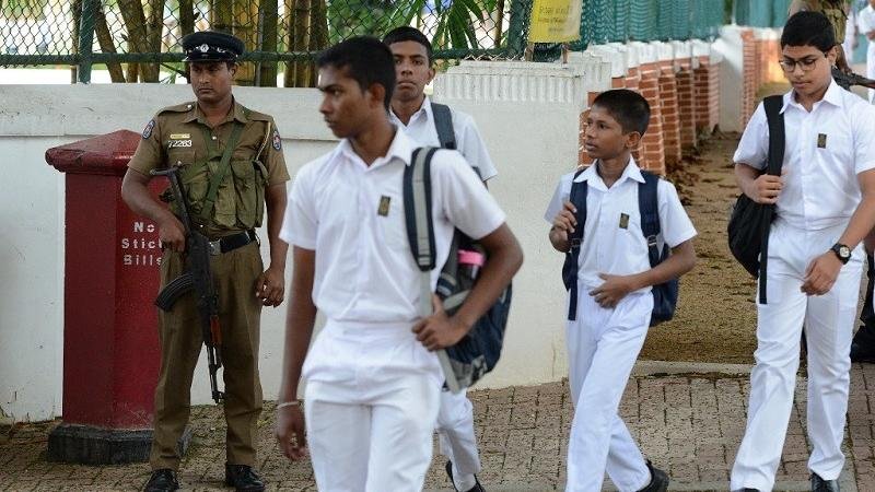 ශ‍්‍රී ලංකාවේ සිසුන් ‘ඇත්තටම’ පාසල් යන දින ගණන දැන ගන්න කැමතිද ?