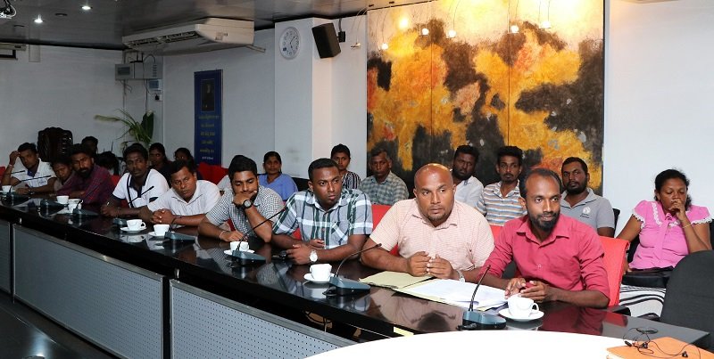 සජිත් නිසා පාරට වැටුණු නිවාස අධිකාරියේ 2000කට ආණ්ඩුවෙන් සහන