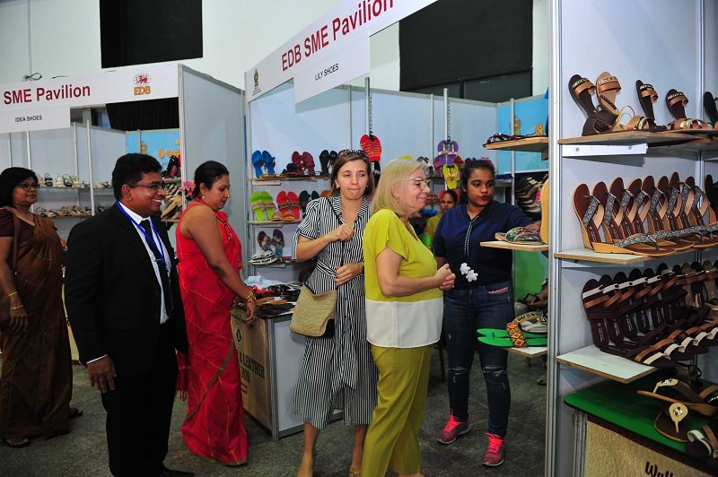 පාවහන් හා සම්භාණ්ඩ නිෂ්පාදන ව්‍යවසායකයන්ට EDB අතහිත