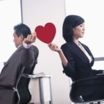 කාර්යාලීය ප්‍රේම සම්බන්ධයක් ආරම්භ කිරීමට පෙර මෙය කියවන්න!