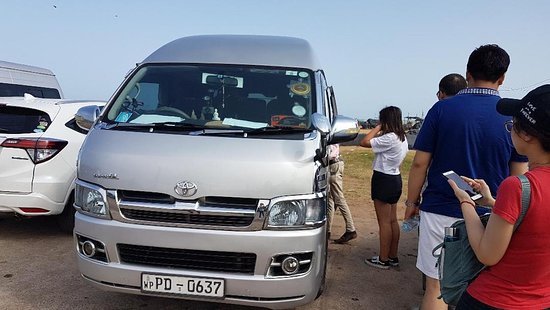 සංචාරක ව්‍යාපාරයට කලු පැල්ලම් එක්කරන්න එපා – ඇමැති ප‍්‍රසන්නගෙන් අවවාද