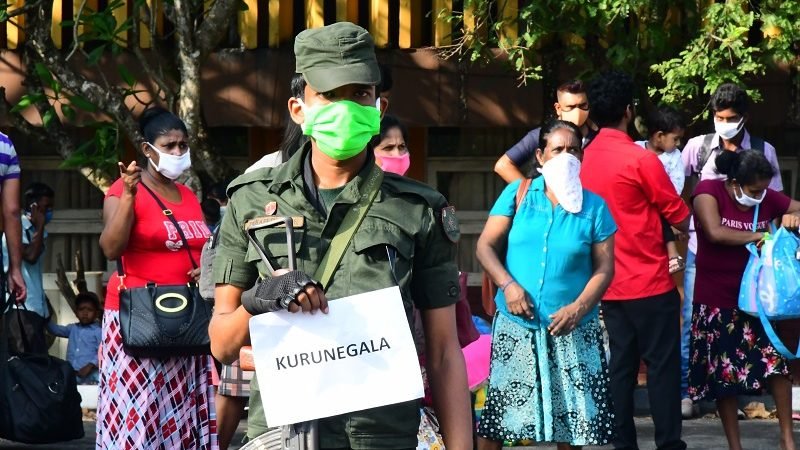 Covid-19 සහ කටුනායක BOI කම්කරුවන්ගේ වේදනාව: ‘මෙහෙම ගියොත් වහ කන්න තමයි වෙන්නේ’