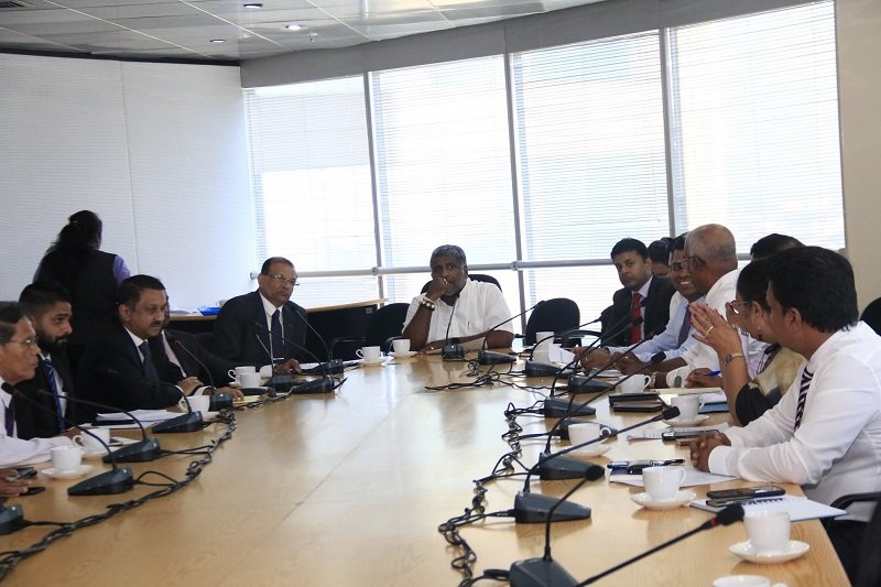 ඇමති ප්‍රසන්න හා ජාත්‍යන්තර ගුවන් සමාගම් අතර සාකච්ඡා