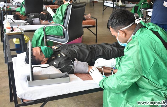 කොරෝනා සටනට උරදෙන රණවිරුවෝ ලේ පරිත්යාග කරති