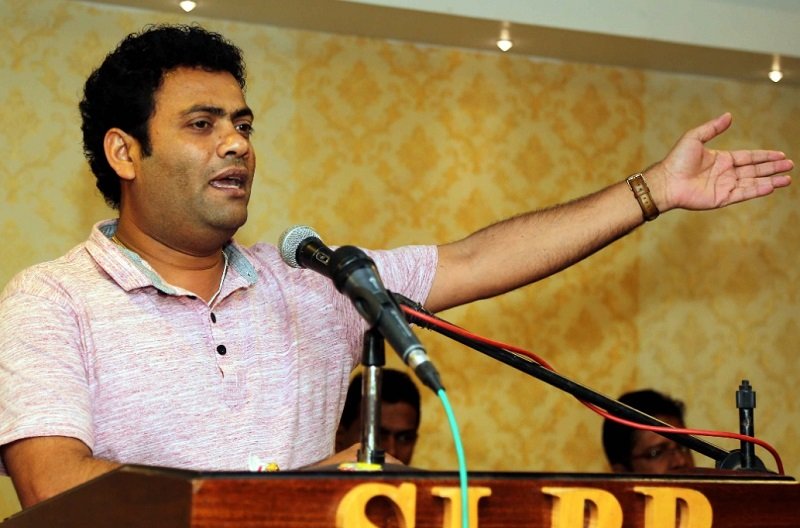 තරුණ ජීවිත සමග සෙල්ලම් කරද්දී ‘තාත්තයි – පුතයි දෙන්නම එකයි – ඇමැති ඉන්දික