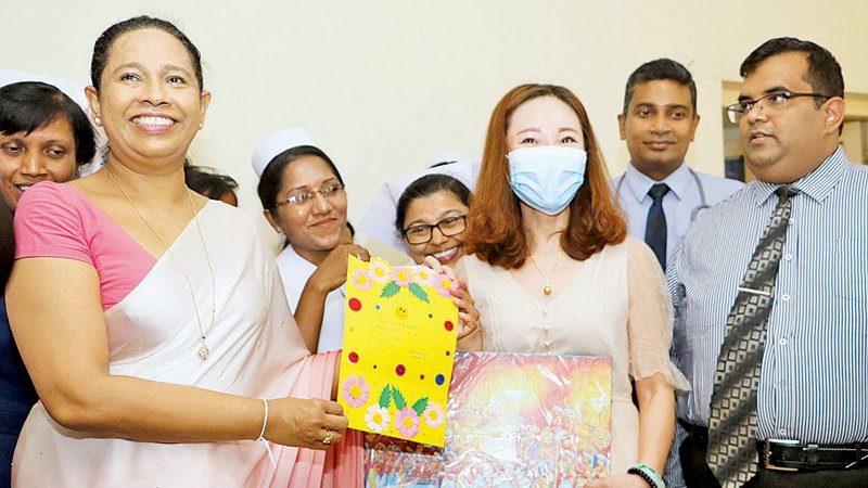 කොරෝනා වසංගතය මැද්දේ ඡන්ද ගරන ‘ඊනියා දේශප්‍රේමියෝ