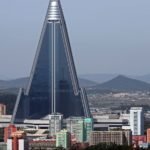 චණ්ඩි උතුරු කොරියාවේ ‘බංකලොත්කම’ Ryugyong Hotel
