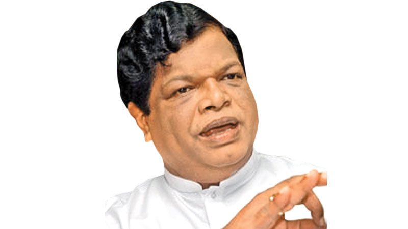 බඩු මිල ගැන ප්‍රශ්න කළ විට ‘බන්දුල’ මාධ්‍යවේදියෙකුට පෙනේ පුප්පයි