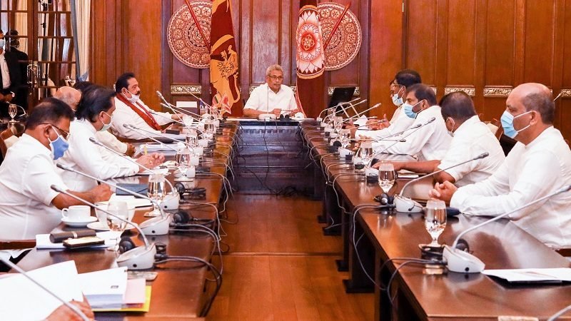 ජන ජීවිතයට බාධාවක් නොවන අයුරින් අත්‍යාවශ්‍ය සේවා පවත්වාගෙන යා යුතුයි