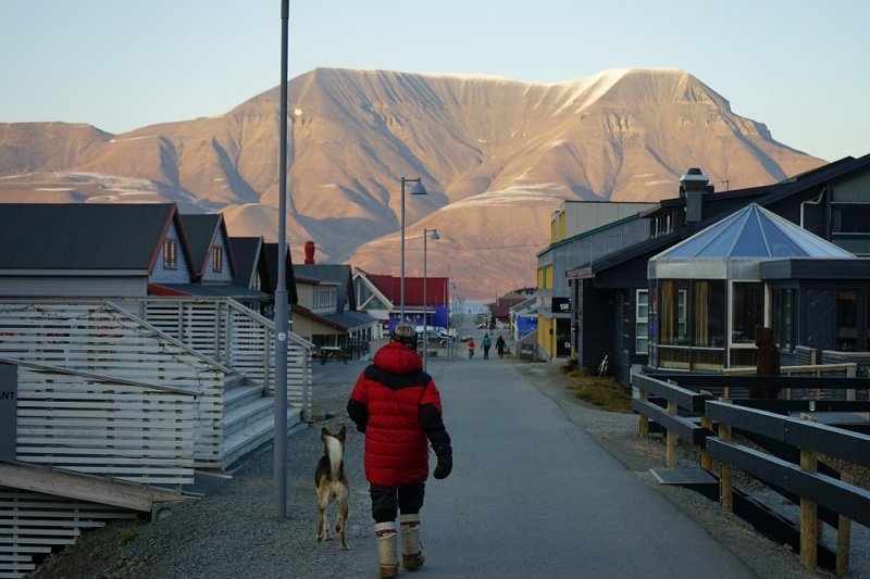 පුරවැසියන්ට වඩා හිමි වළසුන් –  වීසා වුවමනා නැති වුණත් උපදින්න නම් නරකම රට