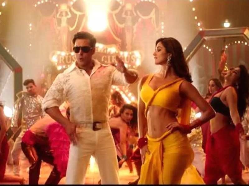 සුපිරි බොලිවුඩ් නළු සල්මන් ඛාන්ගේ ‘පෙම්වතියන්ගේ සියලු ඡායාරූප’ ලීක් වෙලා !