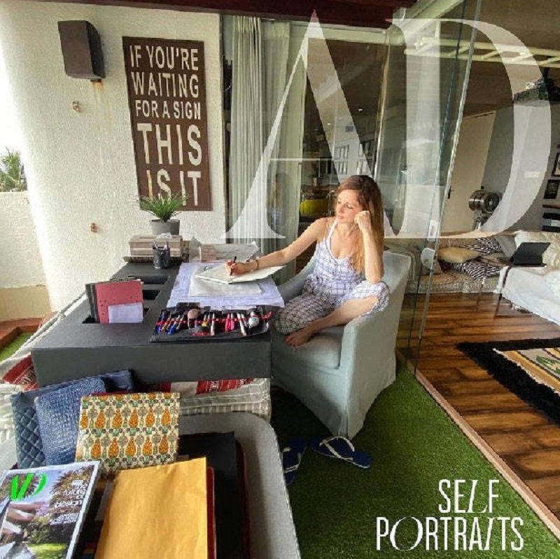 රිතික් රොෂාන්ගේ බිරිය සුසෑන් පවුලේ පුද්ගලික ඡායාරූප රැසක් එළියට දාලා !