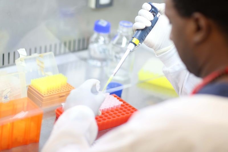 ගොඩ වෙද්දුන්ගේ කතා බොරු : කොවිඩ්වලට තාම ඵලදායී එන්නතක් නෑ – අලුත්ම තත්ත්වය මෙන්න!