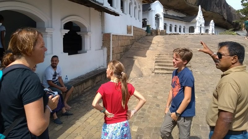 සංචාරක මාර්ගෝපදේශකයන් සදහා රක්ෂණ ක්‍රමයක්