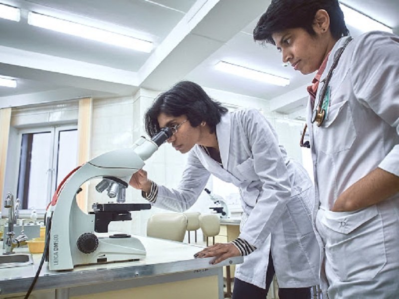 ලංකාවට තවත් වෛද්‍යවරු කොතරම් අවශ්‍යද ? වර්තමාන තත්ත්වය පිළිබද විග‍්‍රහයක්