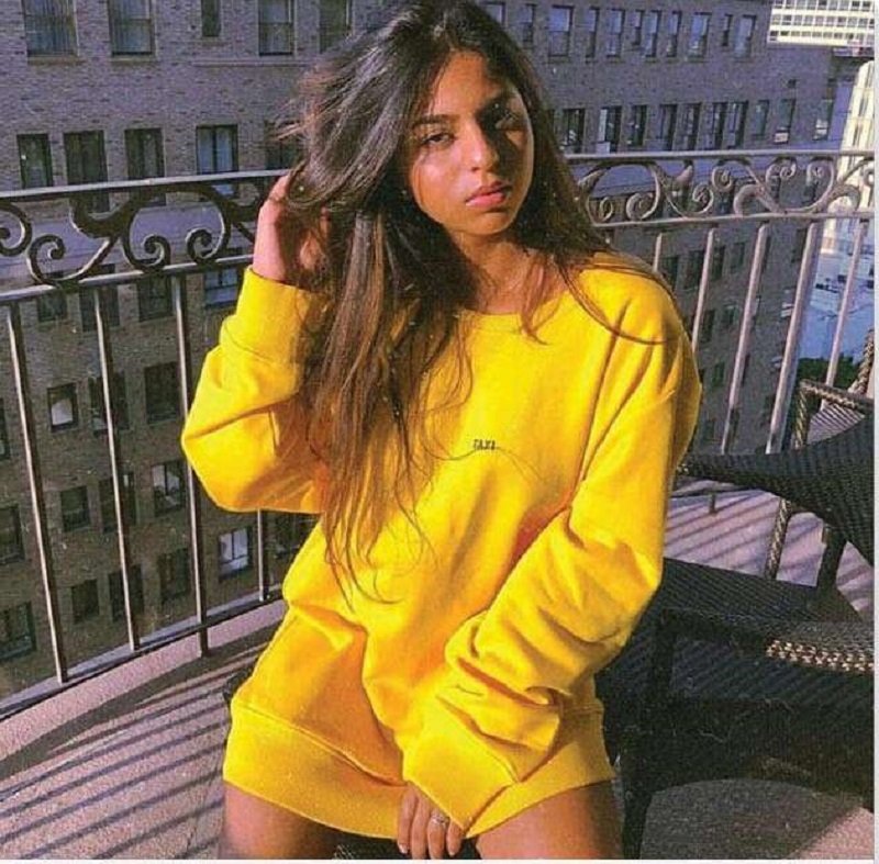 බොලිවුඩ් රජු ෂාරුක්ගේ දියණිය ‘සුභානා’ විලාසිතා ලෝකය කළඹයි !