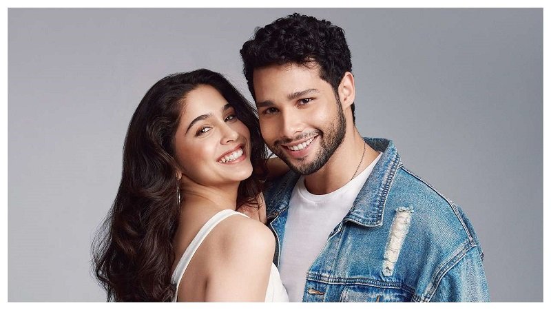 අලුත්ම බොලිවුඩ් චිත්‍රපට 15ක පෙම්වතා සහ පෙම්වතිය මෙන්න !