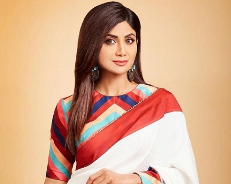 ඉන්දියානු යුවතියන් පිස්සු වැටුණු ශිල්පා ෂෙට්ටිගේ සාරි බ්ලවුස් එකතුව මෙන්න !