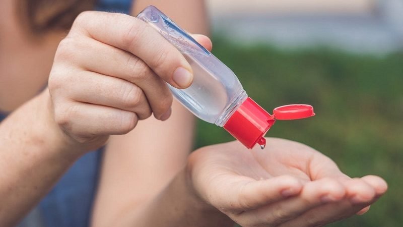 Covid -19: සබන් ගා දෑත් නොසෝදා Sanitizer භාවිතයෙන් ගැටලු රැසක්