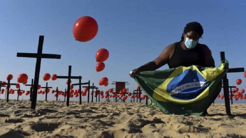 ජනපතිටත් – ජනතාවටත් වගේ වගක් නෑ – බ්‍රසීලයේ කොරෝනා මරණ 100,000 ඉක්මවයි