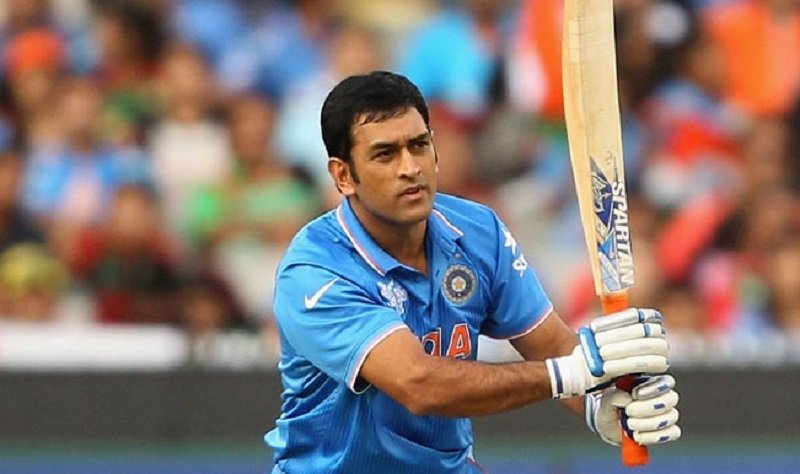 දෝනි ජාත්‍යන්තර ක්‍රිකට් පිටියෙන් සමුගනියි