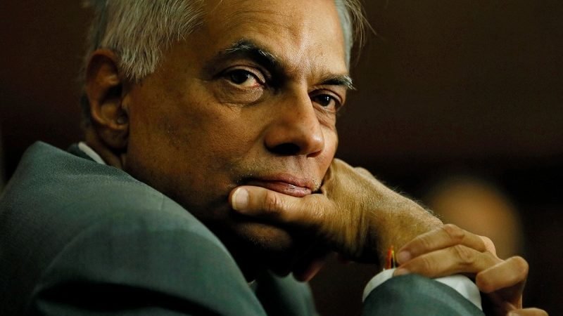 එජාපයේ දෙකොන ගිනි ගනිද්දී ‘රනිල් – කරු දෙන්නම’ ගොඩ යයි ද ?