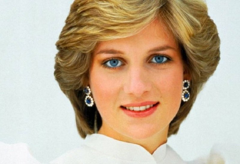 රජ පවුල කැළඹු ‘ඩයනා කුමරියගේ’  විලාසිතා 10ක්