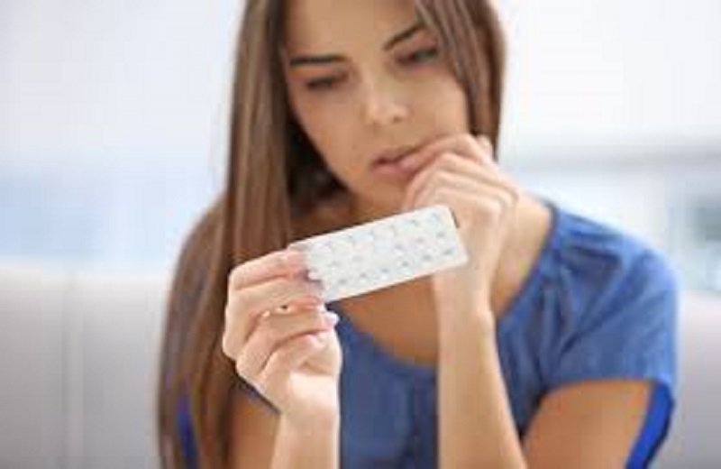 ‘උපත් පාලන පෙති’ ගන්නේ බලාගෙනයි ! ඒ ඇයි ?