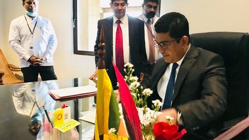 අමාත්‍ය ජොන්ස්ටන් ප්‍රනාන්දු ආණ්ඩු පක්ෂයේ ප්‍රධාන සංවිධායක ධූරයේ වැඩ භාරගනියි