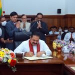 අග්‍රාමාත්‍ය මහින්ද රාජපක්ෂ මුදල් අමාත්‍යවරයා ලෙස රාජකාරී අරඹයි