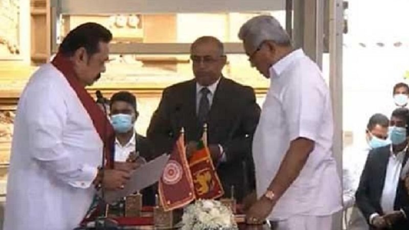 නව අගමැති ලෙස මහින්ද රාජපක්ෂ දිවුරුම් දෙයි