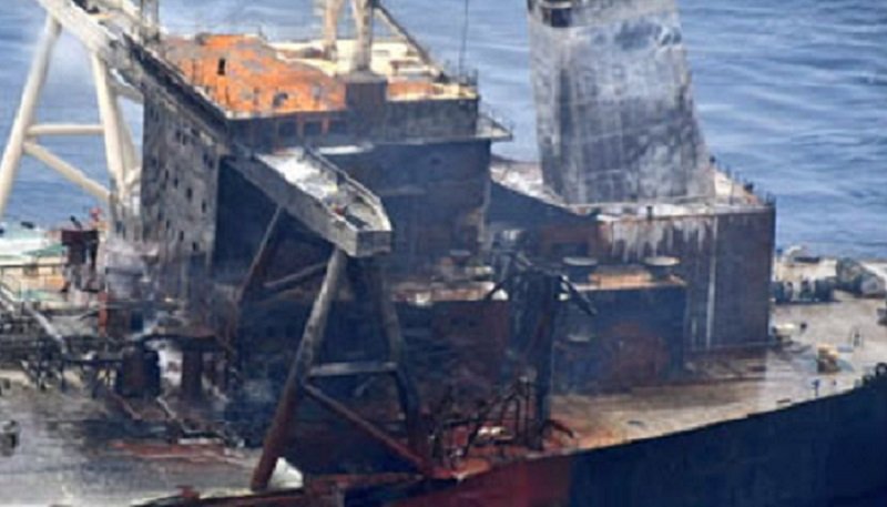 බොරතෙල් නැවේ ගින්න සම්පූර්ණයෙන් පාලනය කළත් අවදානම තව දුරටත්