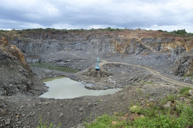 රජයේ ඉඩම් ප‍්‍රතිපත්තියට මුවාවී ‘හම්බන්තොට අලින්ට දෙන්න යන ඉඩම්වල’ සුපිරි කොල්ලයක්